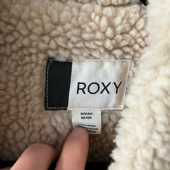 Roxy - Picture 2 of 2